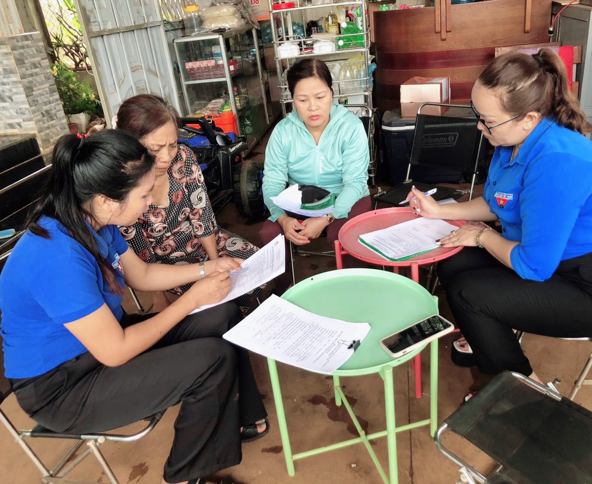Đoàn thanh niên Thị trấn Ea Pốk, huyện Cư Mgar, tỉnh Đăk Lăk tăng cường công tác kiểm tra giám sát, tham gia sinh hoạt tổ định kỳ cùng tổ TK&VV